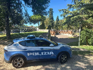 Pesaro - Dormiva in una casa in ristrutturazione, con sè aveva droga e un bilancino